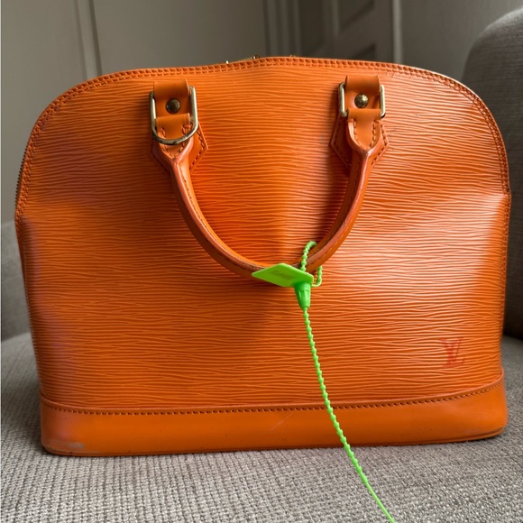 Louis Vuitton Alma - Picture 2 of 16